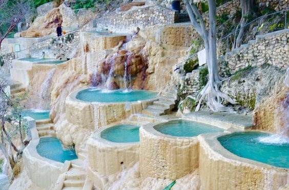 Visita las grutas de Tolantongo
